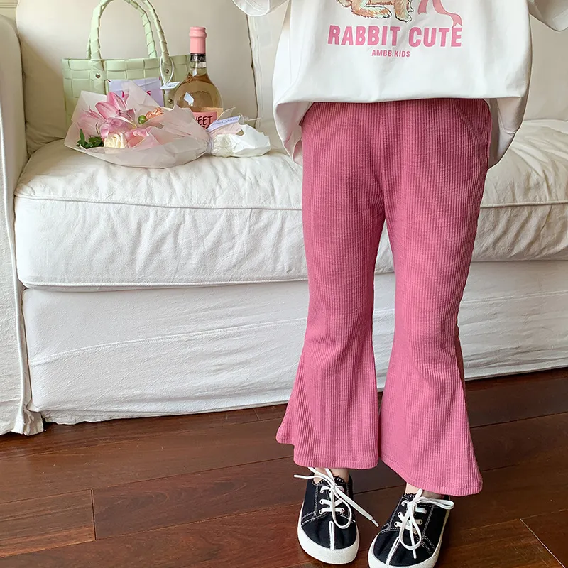 2023 Barnbyxor Baby Girls 'Solid Pink Black All-Match Leggings Children's Pants Summer Rands Startklippning Byxa barnkläder