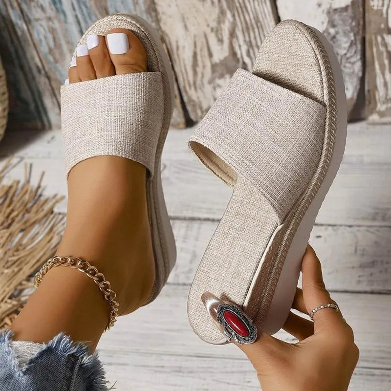 Sandalet bayan ayakkabıları satılık kama terlik platformu kalın tabanlar şık yabancı ticaret kadınları rahat şık