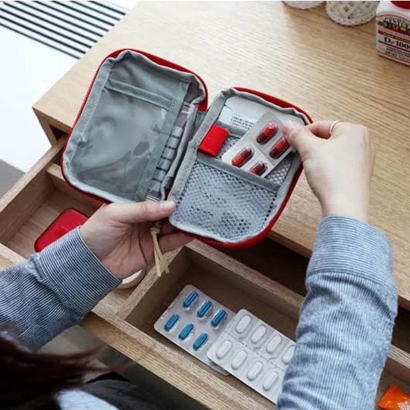 Leuke mini draagbare medicijntas Eerste hulpkit noodkits Organisator Outdoor Huishoudelijk Huishoudelijk Medicijn Pil Storage Bag