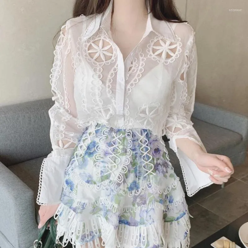 Blouses pour femmes Spring à manches longues blanches Blouse Femmes Sexy Hollow Floral Arme Femme Vintage Tops Loose Vêtements décontractés Blusas