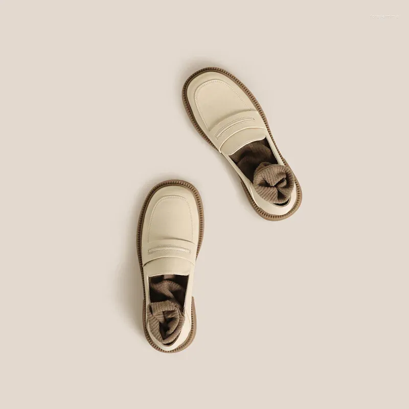 Casual Shoes Slip-On Women 2024 Läder Soft Flat Loafers White JK Spring Liten Comfort Simple Mångstil