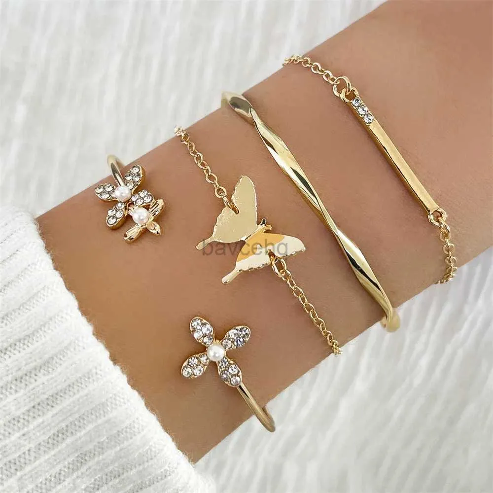 Bangle Vintage Gold Color Cuff armband Set van 4 roestvrijstalen vlinder Bracelet Combinatie Mode Elegante armband sieraden Geschenken 240411