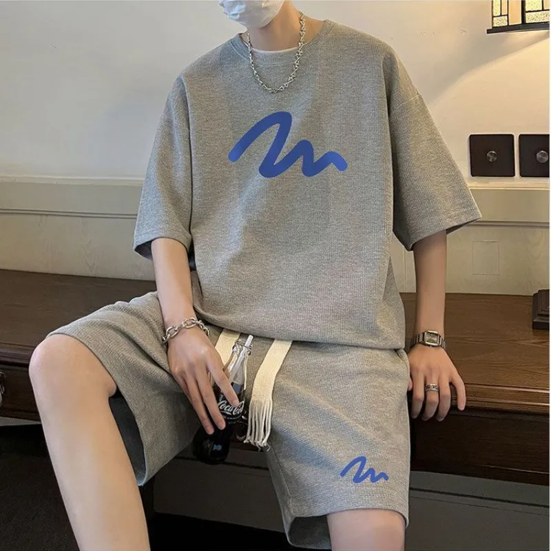 2 Stücke Männer Shorts Set Summer Waffelmuster Hong Kong Style Casual O Hals Halbschlärm T -Shirt Shorts Übergroße lose Drucksets