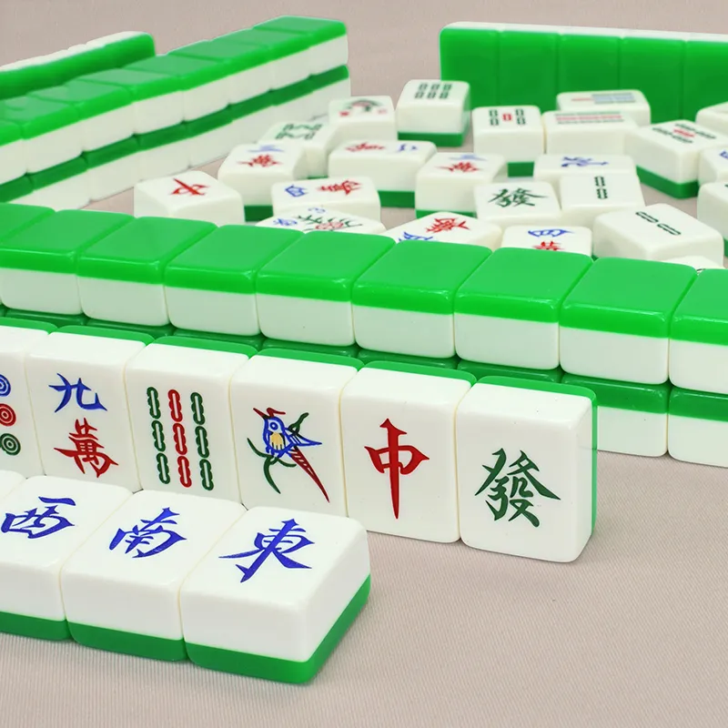 Gorący zestaw mahjong 39 40 42 mm zielony biały akrylowy gospodarstwo domowe Ręcznie wyposażone w płytki Mahjong Znakomite drewniane pudełko 144pcs Mahjong Game MJ11