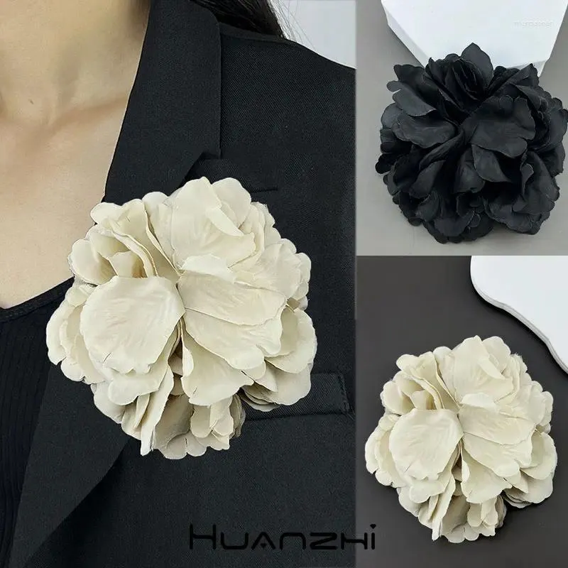 Broches 12 cm noir blanc minimaliste de fleur de tissu broche pour femmes hommes unisexe broches Huanzhi 2024 accessoires de vêtements