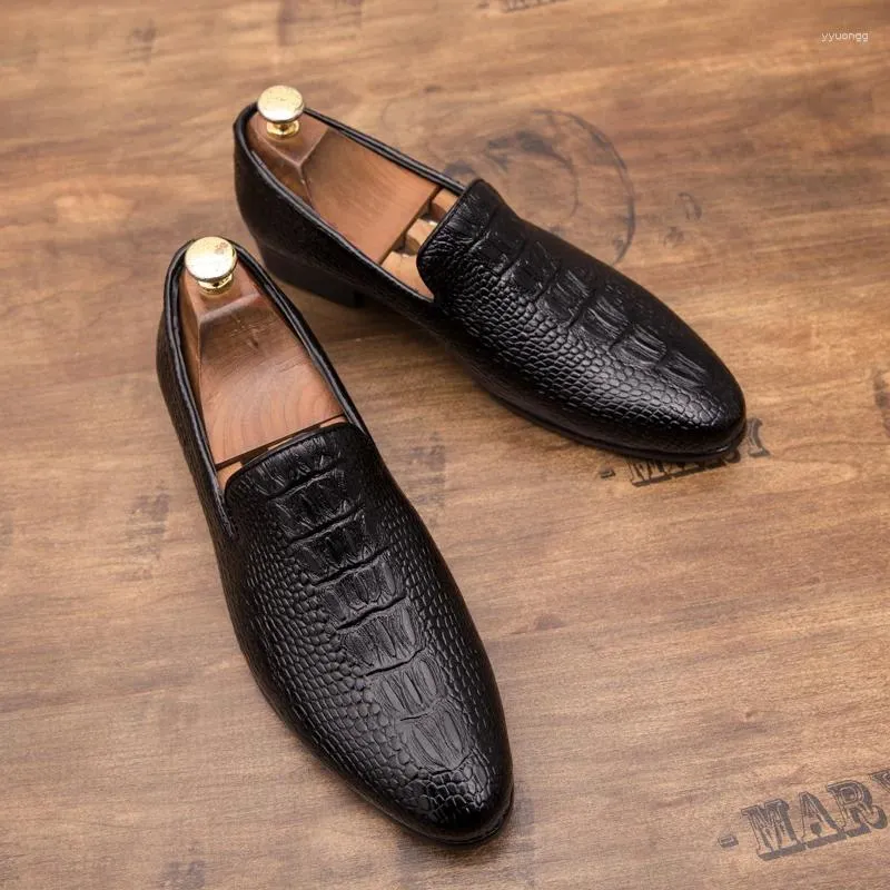 Lässige Schuhe Luxus Männer Oxford Schnürung Split Zehen Kaffee Schwarz formelle Kleid Wildleder Patchwork Krokodilabdruck Leder Leder