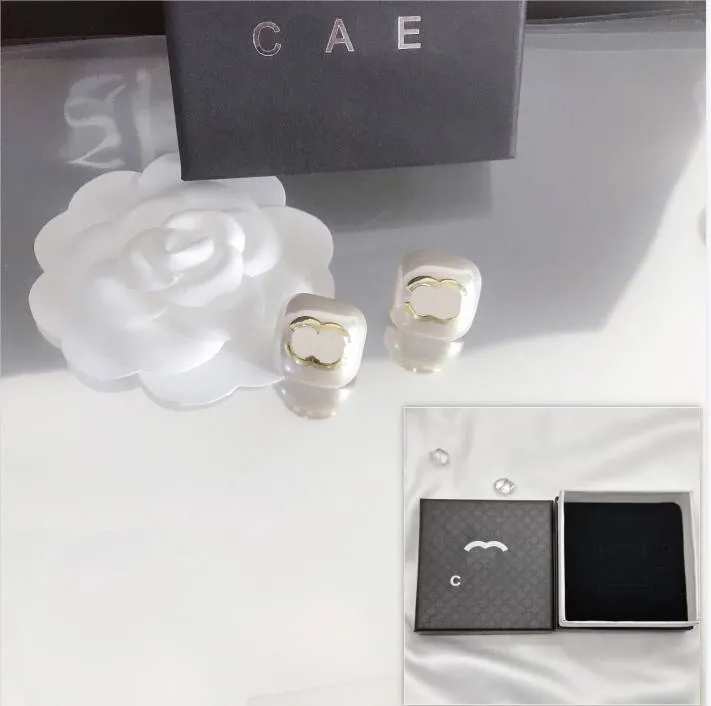 Butikowy srebrny earstuds designer mini wysokiej jakości małe nauszki wysokiej jakości biżuteria moda osobowość dziewczyna earstuds pudełko urodzin