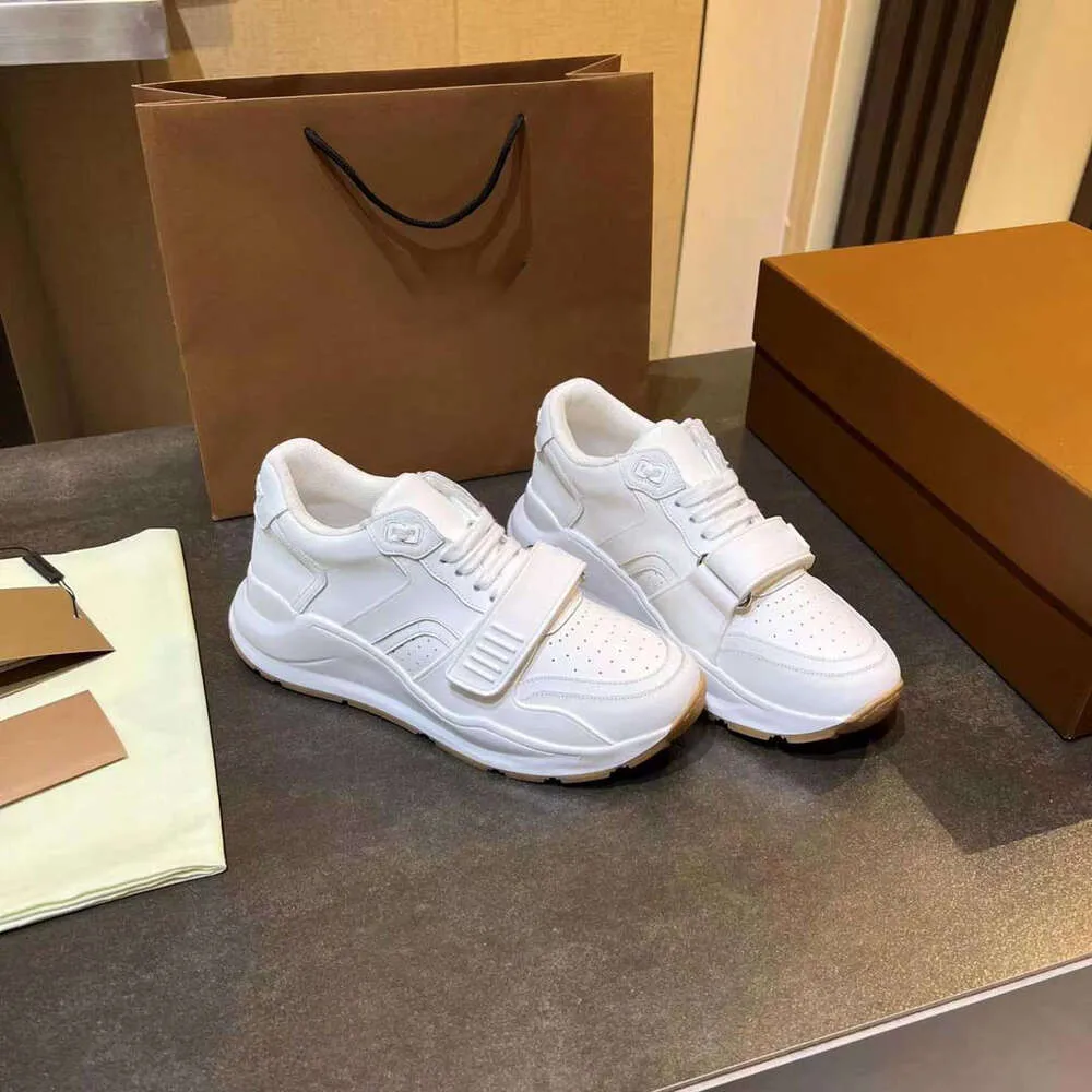 Baskets de créateurs Chaussures décontractées surdimensionnées blanc noir en cuir noir de luxe Velvet en daim pour femmes