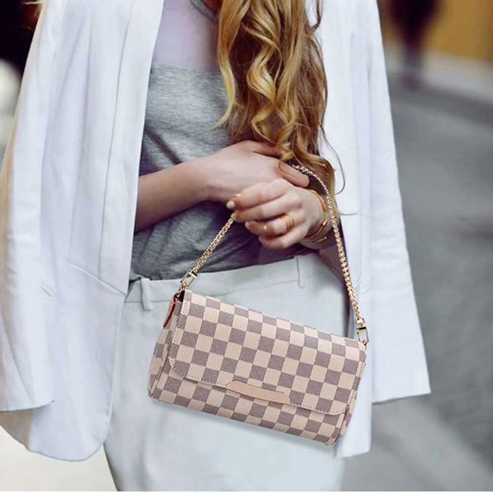 Nuova moda Fashion Brand Trendy Casual Spalla Chain Diagonal Straddle Versatile Luce Luxury Women's Bag del 78% di sconto sul negozio all'ingrosso