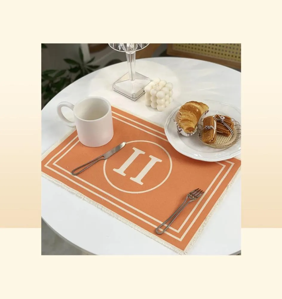 2022 Designer Placemat Fashion Brand Table Mat Imitation Water Luxury Dining Table Decoration Antifouling Coaster Natecloth Home1572345