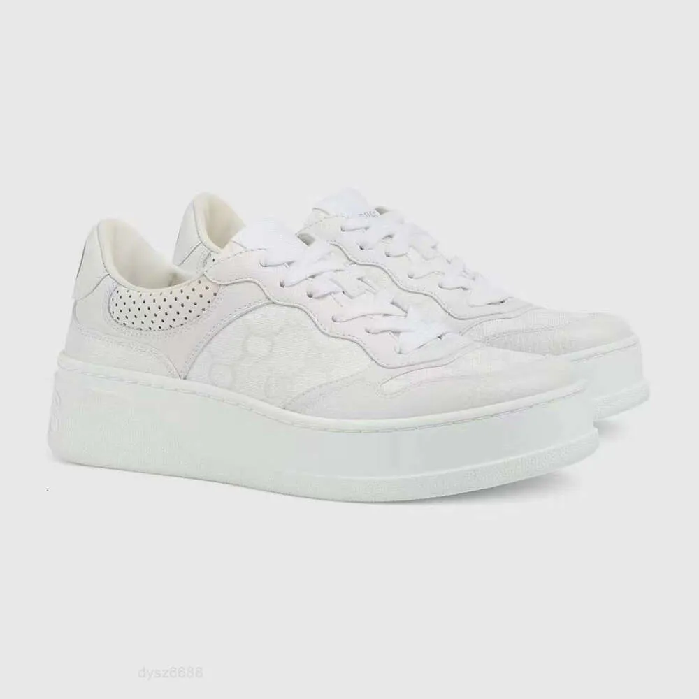 Sneakers de créateurs Chaussures décontractées surdimensionnées blanc noir en cuir noir de luxe Velvet en daim pour femmes