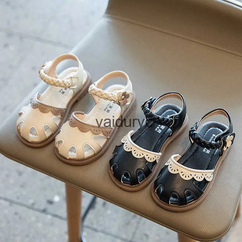 Сандалии Baby Baotou Summer New Girls Soft Sole Hoalding обувь 2023 Маленькая и средняя школьная детская детская цветочная цветочка дышащая пляжная тренд H240411