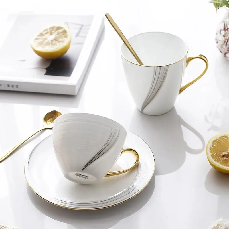 Tazas 240/320 ml de oro europeo descrita la taza de café tazón de té de té inglés plato de porcelana estilo minimalista