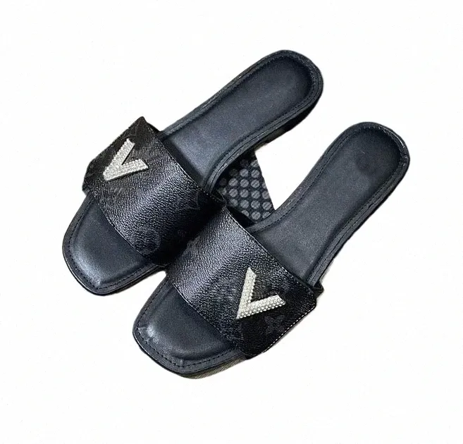 Piattaforma Designer Slipper Men Slipter Slifori Lussuose Sandles Piscina per piscina Comfort Slides Piattaforme Sandalo per vera scarpa estiva in pelle O3J4#