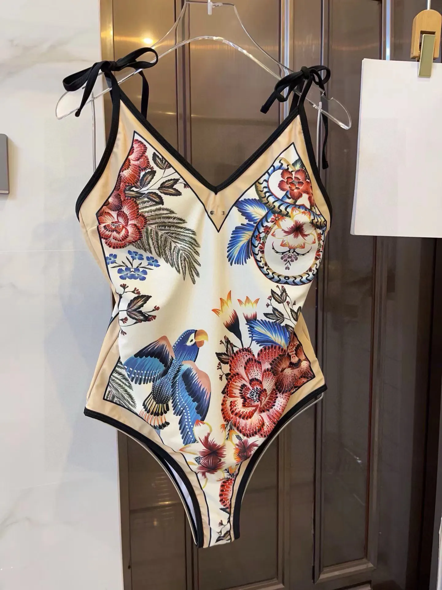Bikini Womens Fashion Designer White Luxury Swimsuit 3D LOGO SWIMSuit Bandage Integrated Bird Flower Mönster Sexig strand Badkläder