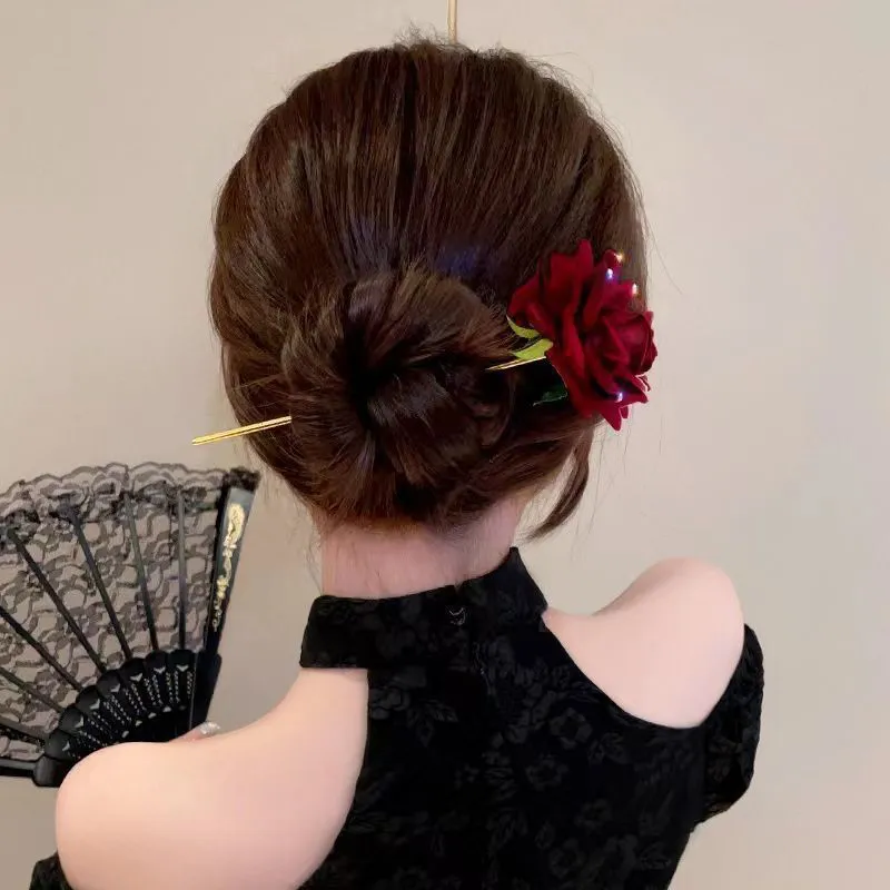 ロマンチックなバラの群れヘアピンの花の髪は、女性用のラインストーンを備えたブライダルフローラルヘアクリップヘッドウェアジュエリー
