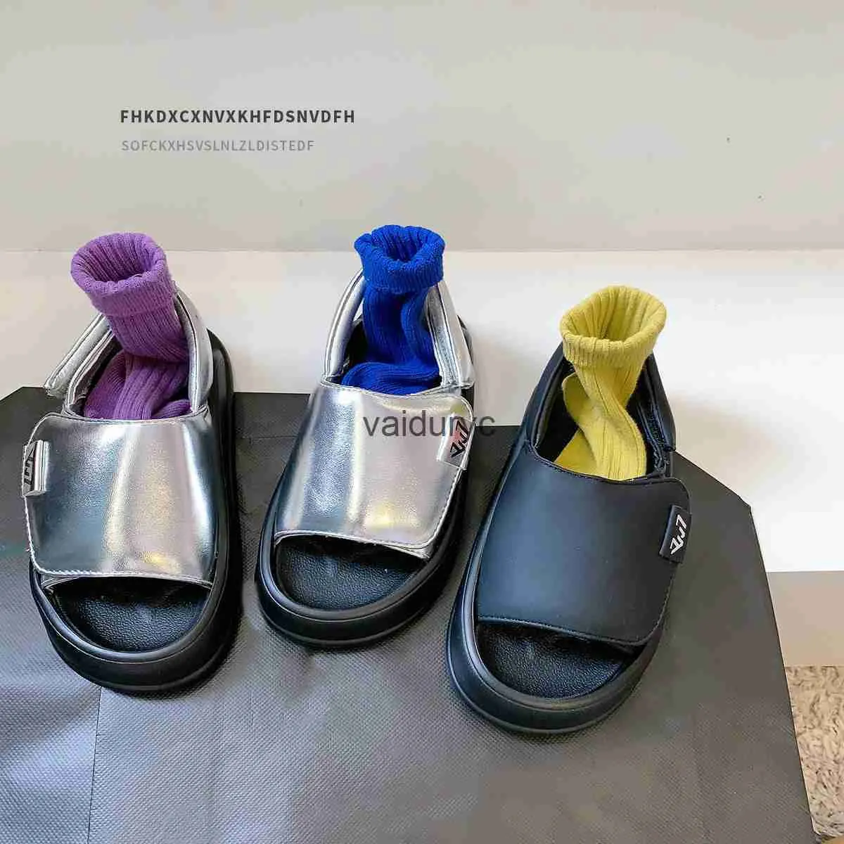Sandalet Korece Versiyon Gümüş Yaz Çocuk Ayakkabı 3-6-12 yaşındaki sandaletler erkek kızlar plaj H240411