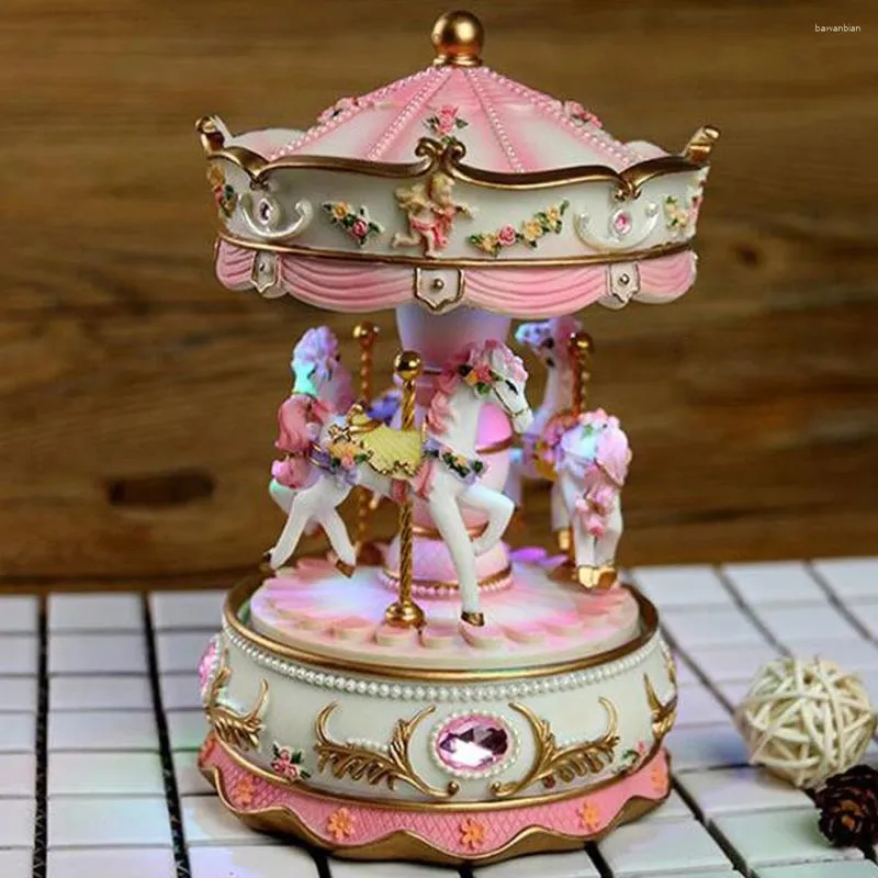 Dekorativa figurer Luxury Carousel Music Box Led Light Home Color Changing Harts Clockwork Mekanism Birthday Kid Wedding Toys Valentine's