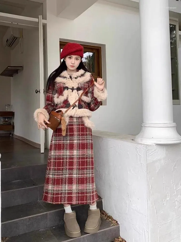 Robes de travail 2024 femmes hiver sweet élégant chinois patchwork module en peluche jupe plaid paid ensemble deux pièces
