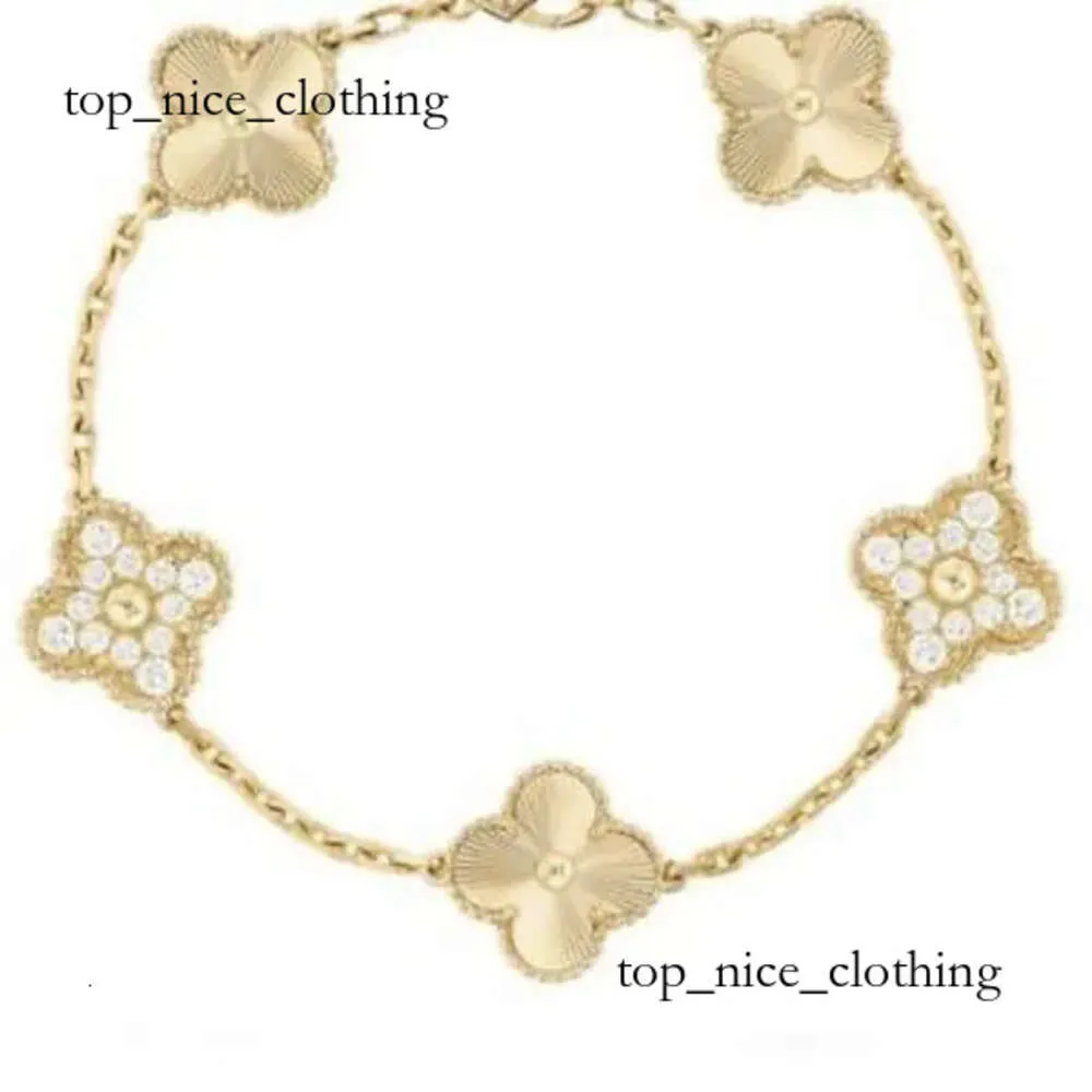 Elegant Mother-of-pearl Bracelets for Women and Men High Quality Gold Plated Classic Fashion Charm Bracelet Four-leaf Clover Designer Jewelry 558