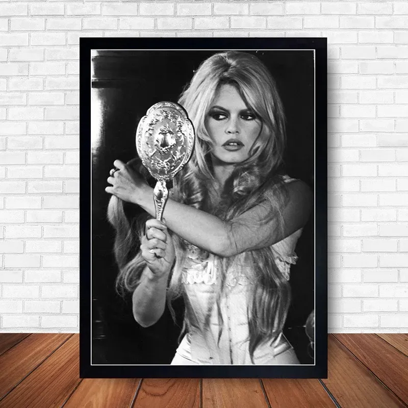 Attraente stella del film francese Brigitte Brigatte Poster Brigot Poster in tela in tela in bianco e nero Piccole di arte da parete Immagine di stampa per casa decorazione per la casa