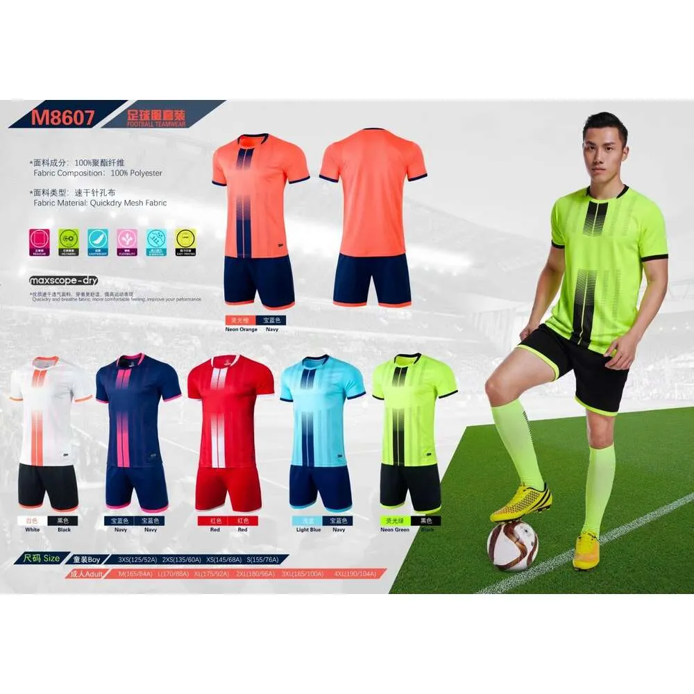 Nouveau jeu de jeu de football adulte Jersey uniforme de formation des enfants brodés personnalisés