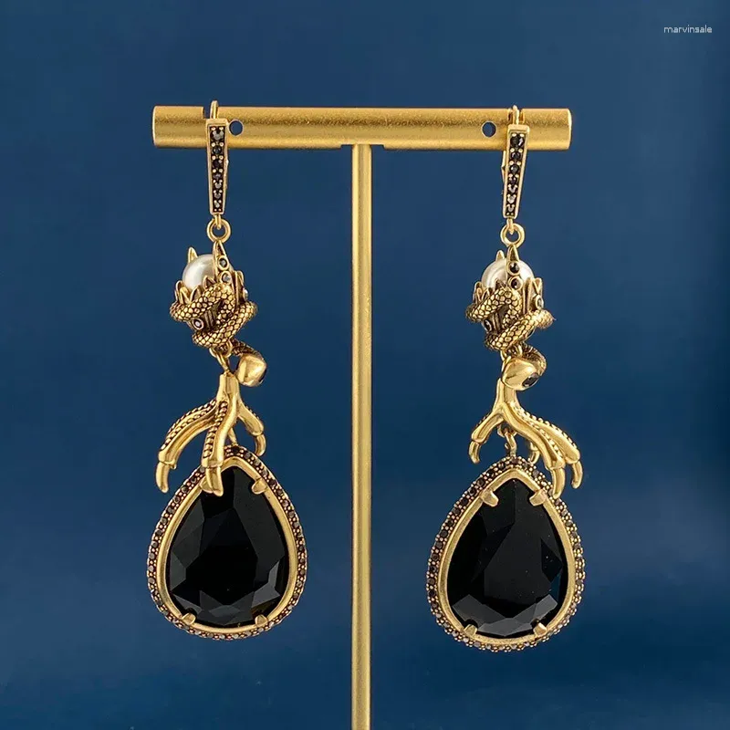 Boucles d'oreilles Europe et les États-Unis exagérés rétro noirs bijou d'aigle de la griffe de Paris de la longue goutte