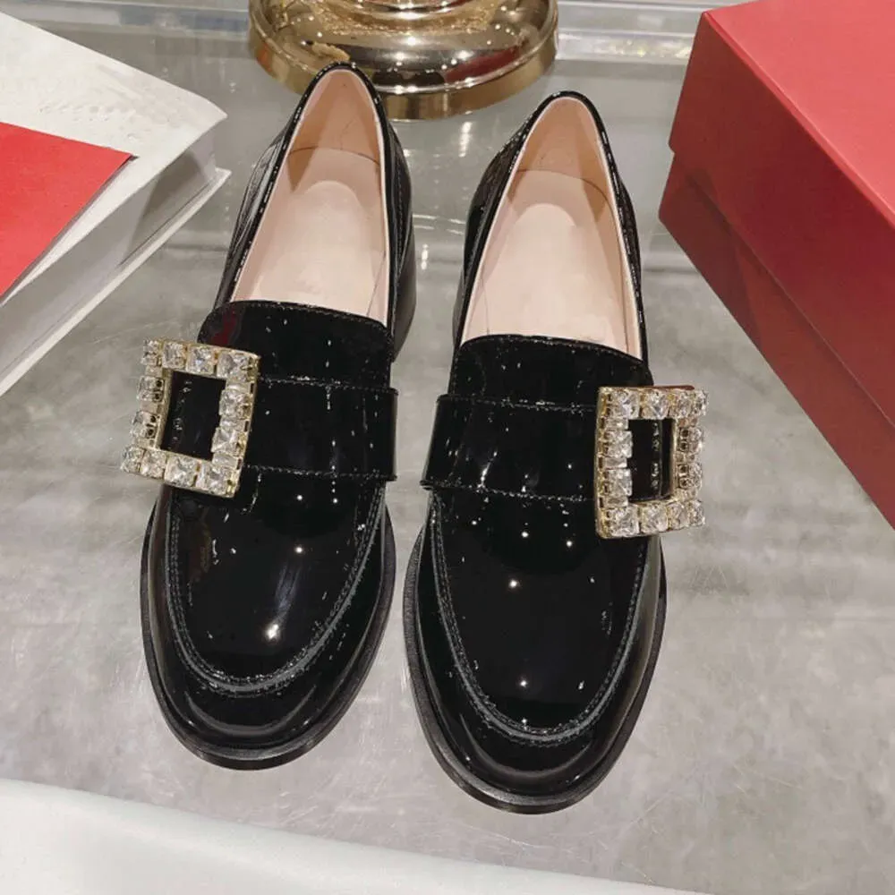 Diamond carré britannique Single Shoe Women's 2024 Nouveau orteil rond Sole Sole de petites chaussures en cuir haute boucle à talons épais