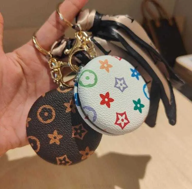 6Style Créativité Cosmetic Mirror Keychain Coin Purse Pending Charm Bijoux de cavalier Fashion Pu Leather Flower Grid Designer Metal Key Chain