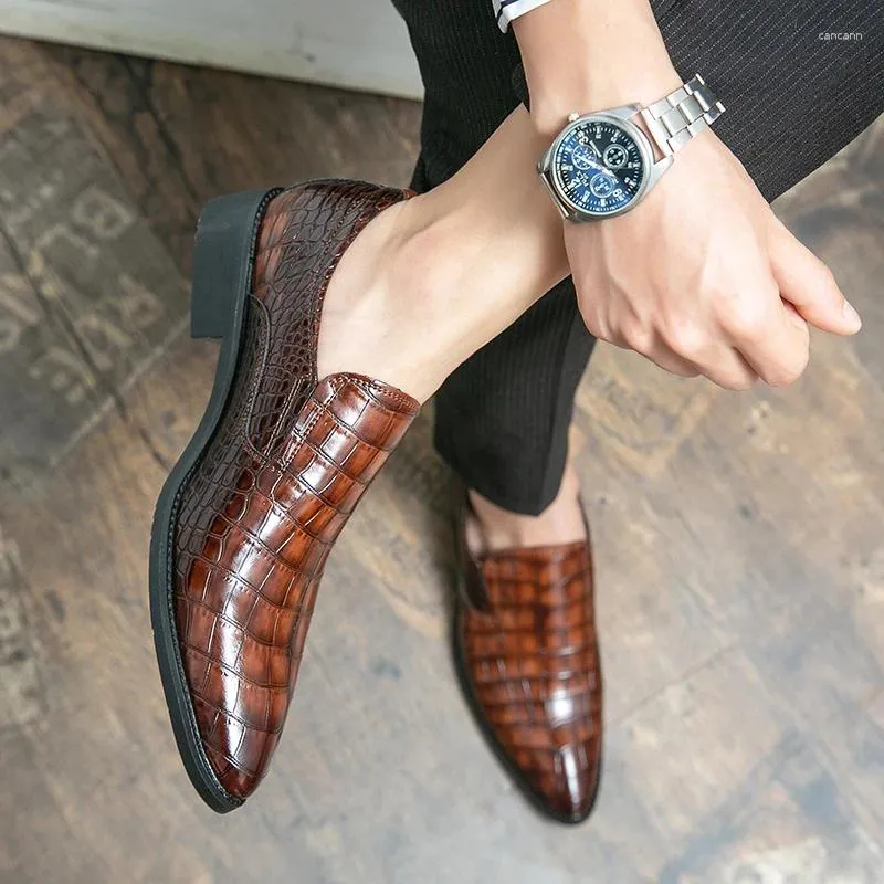 Casual Shoes Men's Pointed British Style Business Carved Leather Slip-on Black Banquet Wedding