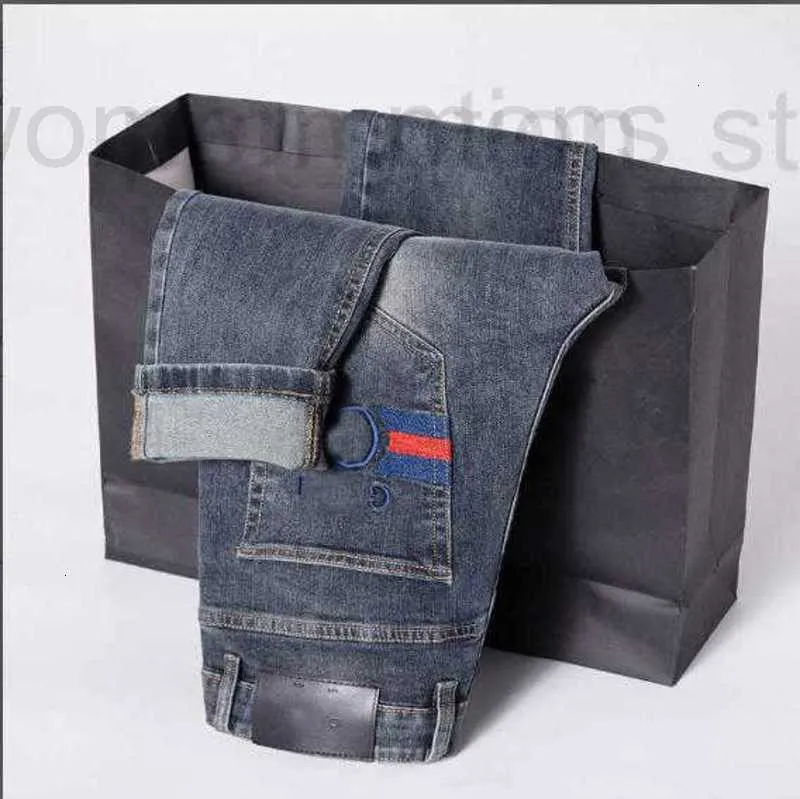 Designer de jeans masculin 2024 LUMBRE LUXEUR EUROPHILE ENUVRITÉ NOUVELLE qualité pour le printemps / été mince petite jambe droite Slim Fit Micro Elastic Pants 9dxc 3sec