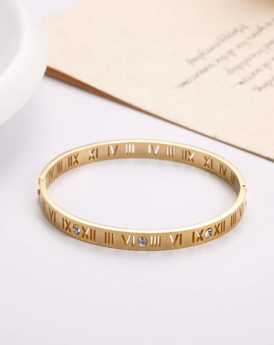 Numéros romains Bracelet en acier inoxydable Hollow Bracelet Fashion 18K Rose Gol Bracelet Titane en acier Hollow Women039S Bracele1192644