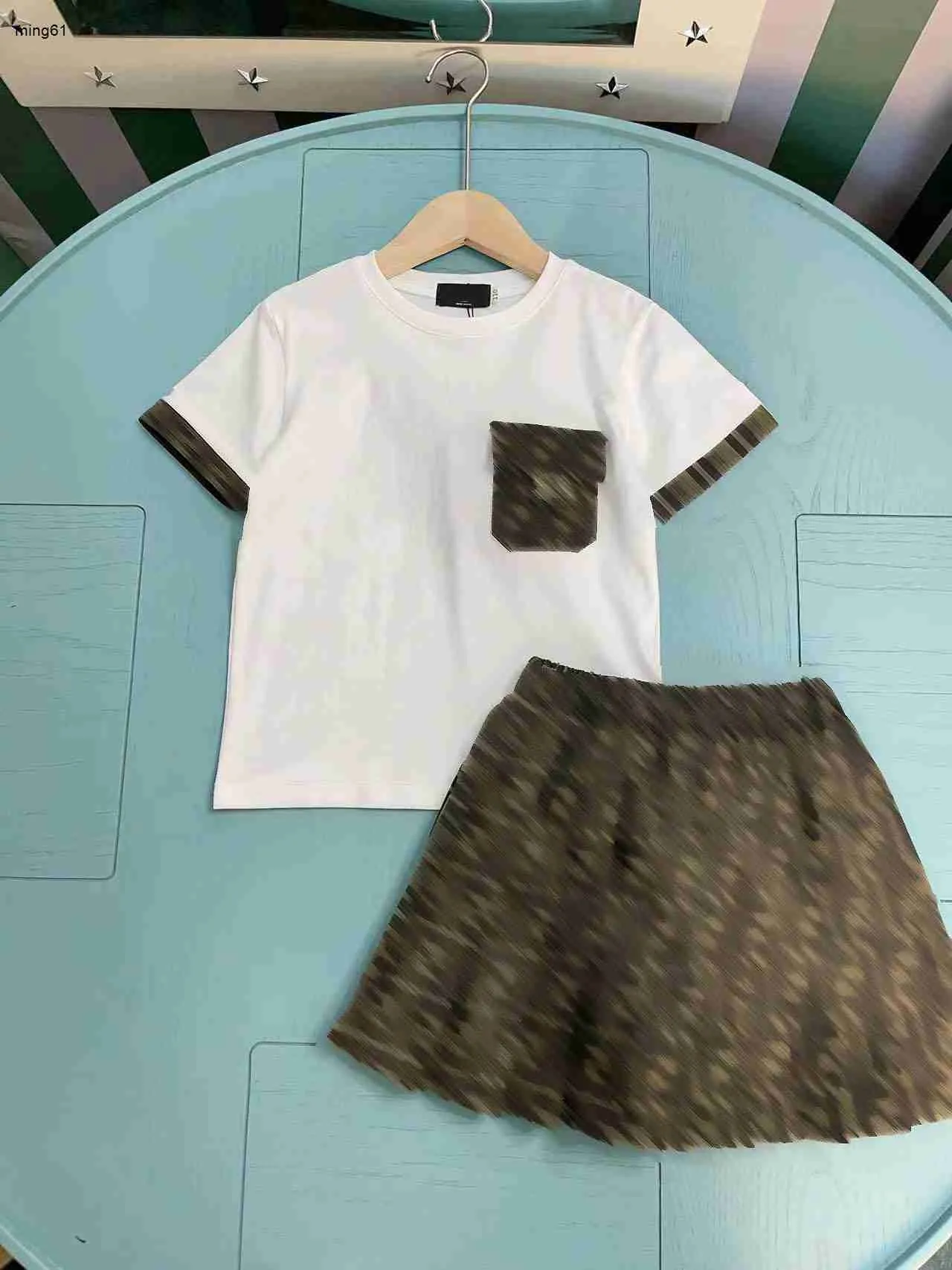 Marque Baby Tracksuits Girls Dress Suit Kids Designer Clothes Taille 110-160 cm T-shirt et imprimé complet de lettres Jupe courte 24APril