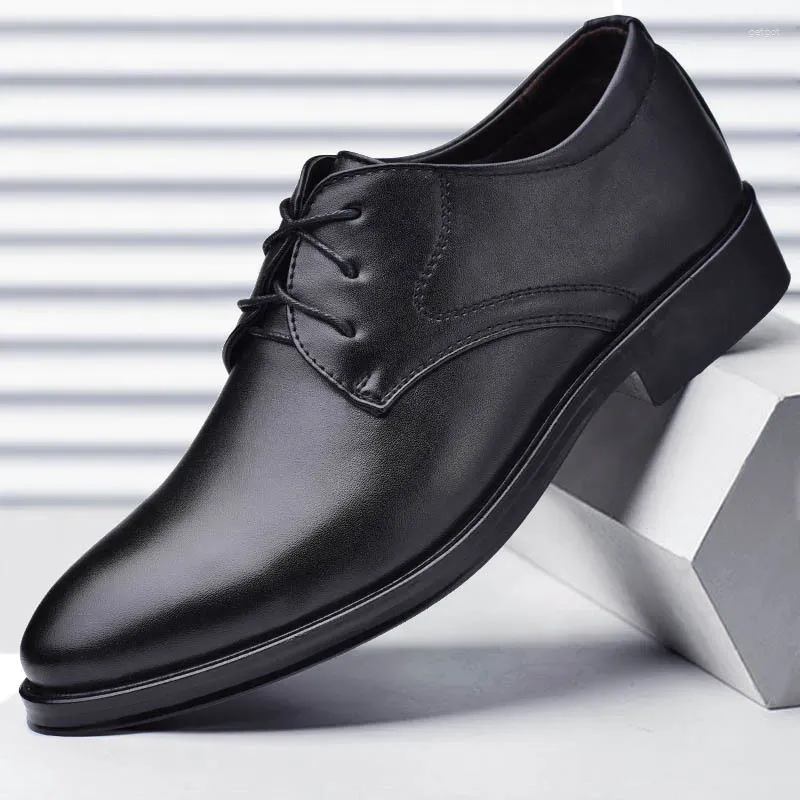 Dress Shoes Men Dessing Formeel voor casual schoenleer Sociale bruiloftsontwerper van heren, puntig teen zwart kantoor wintermerk 2024