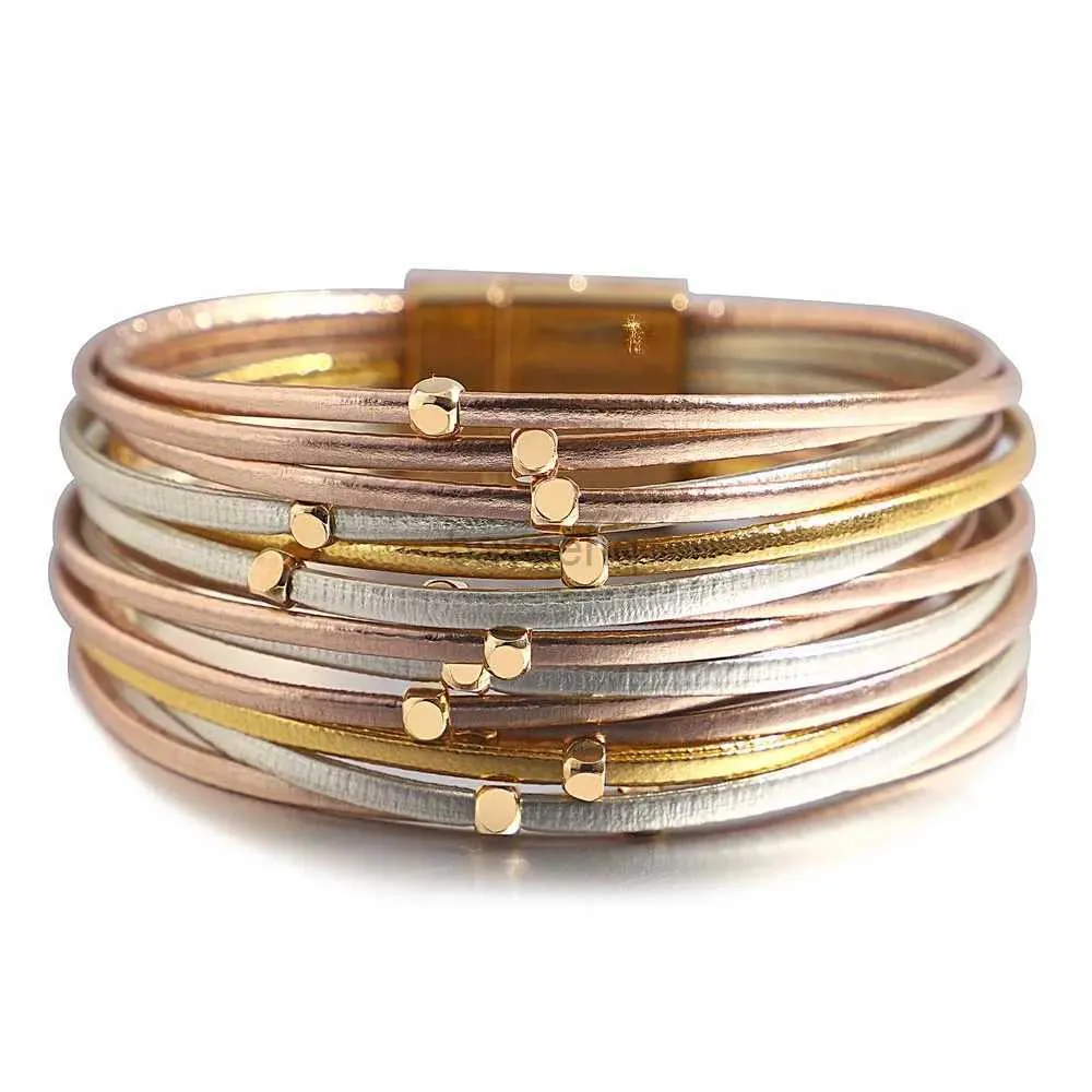 Bracelet en cuir en cuir triple couleurs de bracelet pour femmes Bohemian Metal Perles multicouche Bracelets enveloppe à bande mince Bijoux de mode 240411