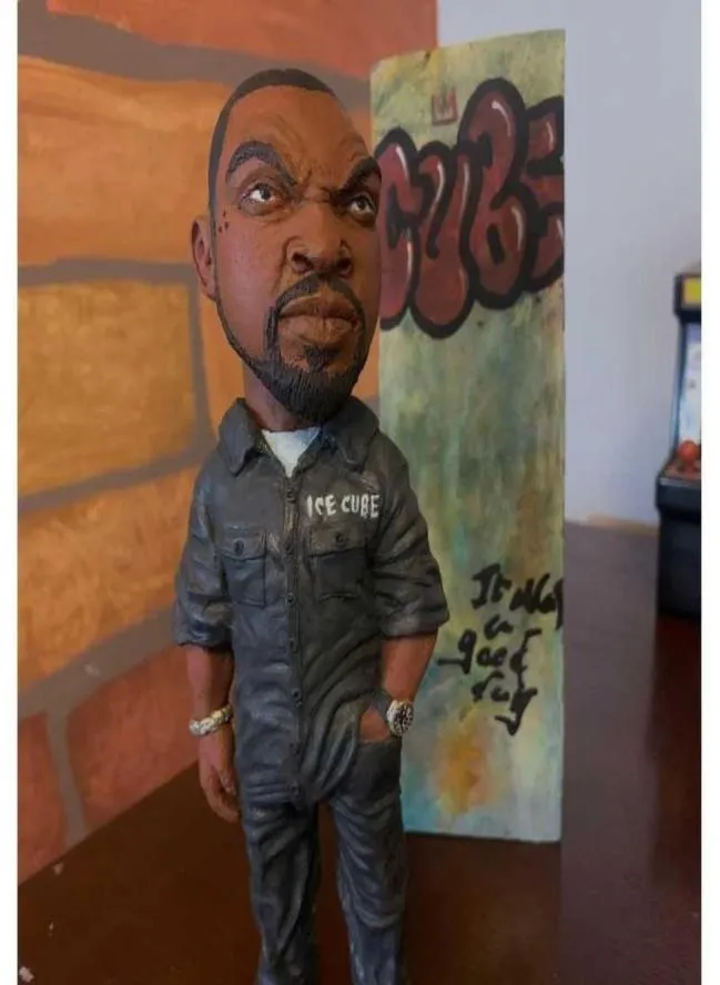 Babyspeelgoed 12 cm Conor Tyson Resin Figuur Pop rapper Star Figuur Cool Hip Hop Guy Desktop Standbeeld Dollcollectie Model Home Decoratie W2209236403824