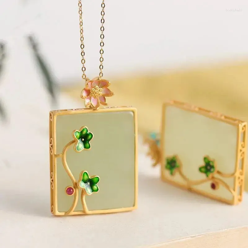 Chaînes Enmail Lotus Flower Style Pendant en naturel un collier vert jade Collier Classical Clavicule Chain Banquet Bijoux pour les femmes