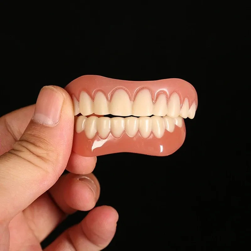 Fausses dents en silicone supérieur inférieur enjoux parfaits de rire parfaits de rires