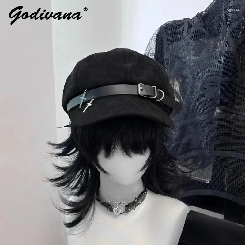 Berets Original Design Dames Black Beret Punk Style Subcultuur Neutrale schilder Hoed Cross Metal Girls Caps