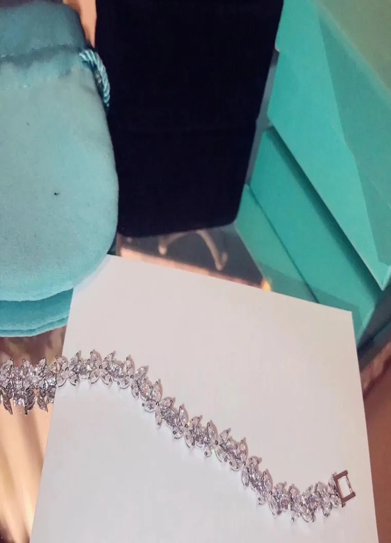 Lüks Cazibe Bilezik Tasarımcısı Victoria Alternatif Marka Crystal Zircon Çiçek Zinciri Bileklik Box ile Kadın Mücevherleri BR2385926