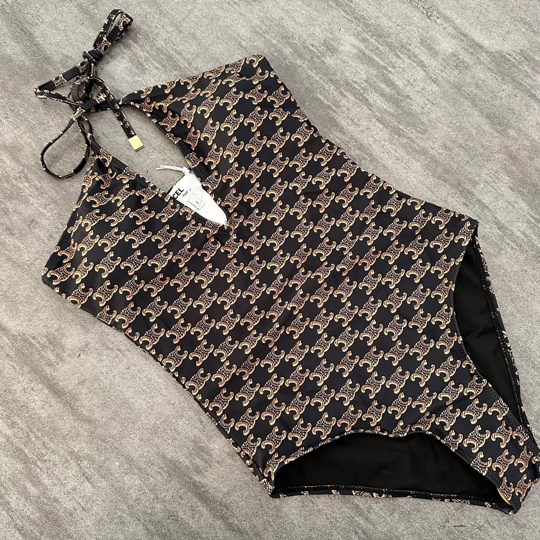Nowy projektant klasyki Celbrand Bikini Letters Drukujący koronki Up Bikini One częściowe podzielone stroje kąpielowe Klasyczne litery Słynno-Szybźnie luksusowe garnitury kąpielowe
