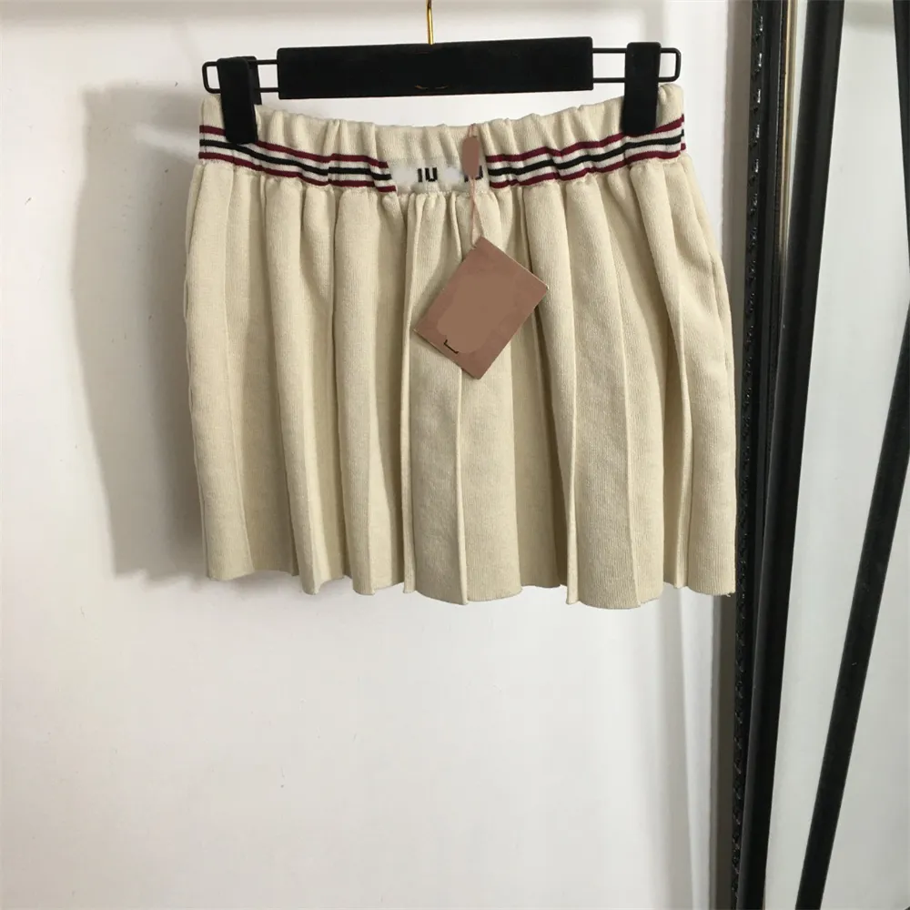Zu6 Sping Summer Jirt T-shirt Femmes Pullover Lettre à capuche imprimé à manches longues Clewneck Crewneck Loose Cabinage Streetwear Fashion Streetwear Shorts