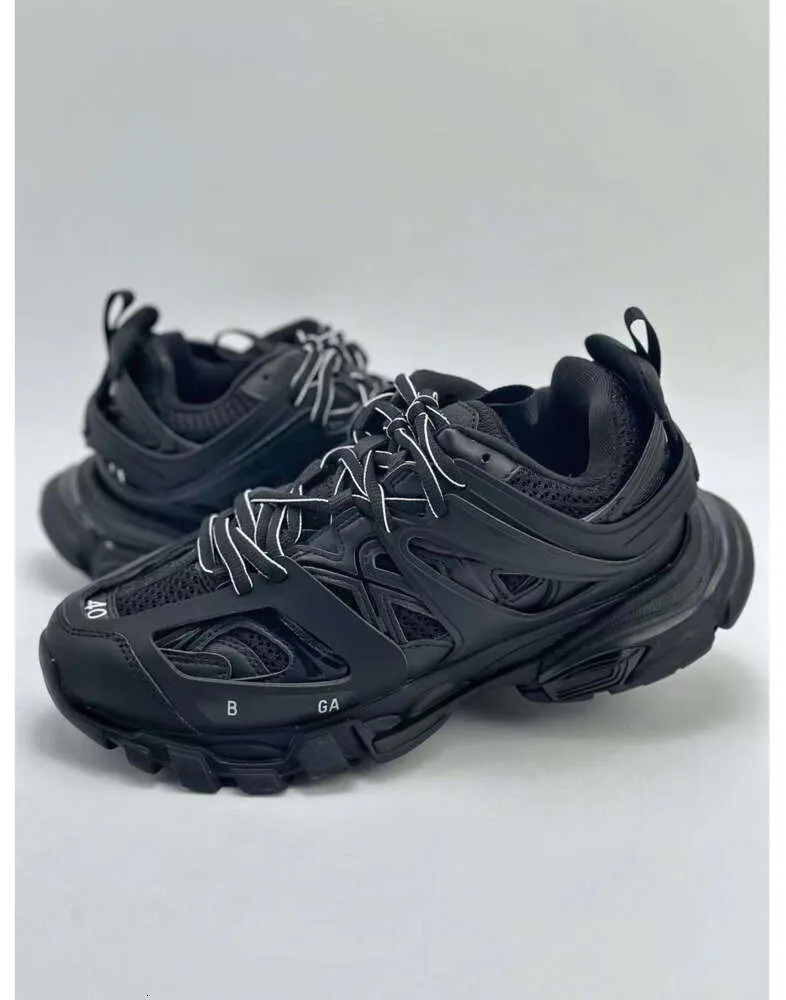 Kvinnor Mens Designer Casual Shoe Track LED Sneaker Light Grey Blue Gomma Leather Black Pink Trainer Nylon Printed Platform26ESS