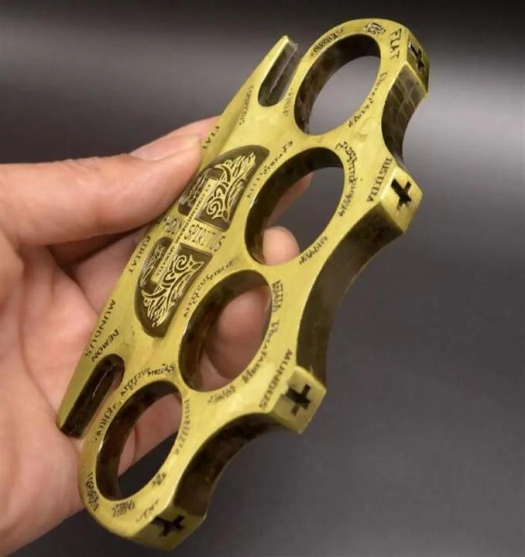 Vikt cirka 220240G Metal Brass Knuckle Duster Four Finger Self Defense Tool Fitness Outdoor Safety Defense Pocket EDC Tools GE9366332