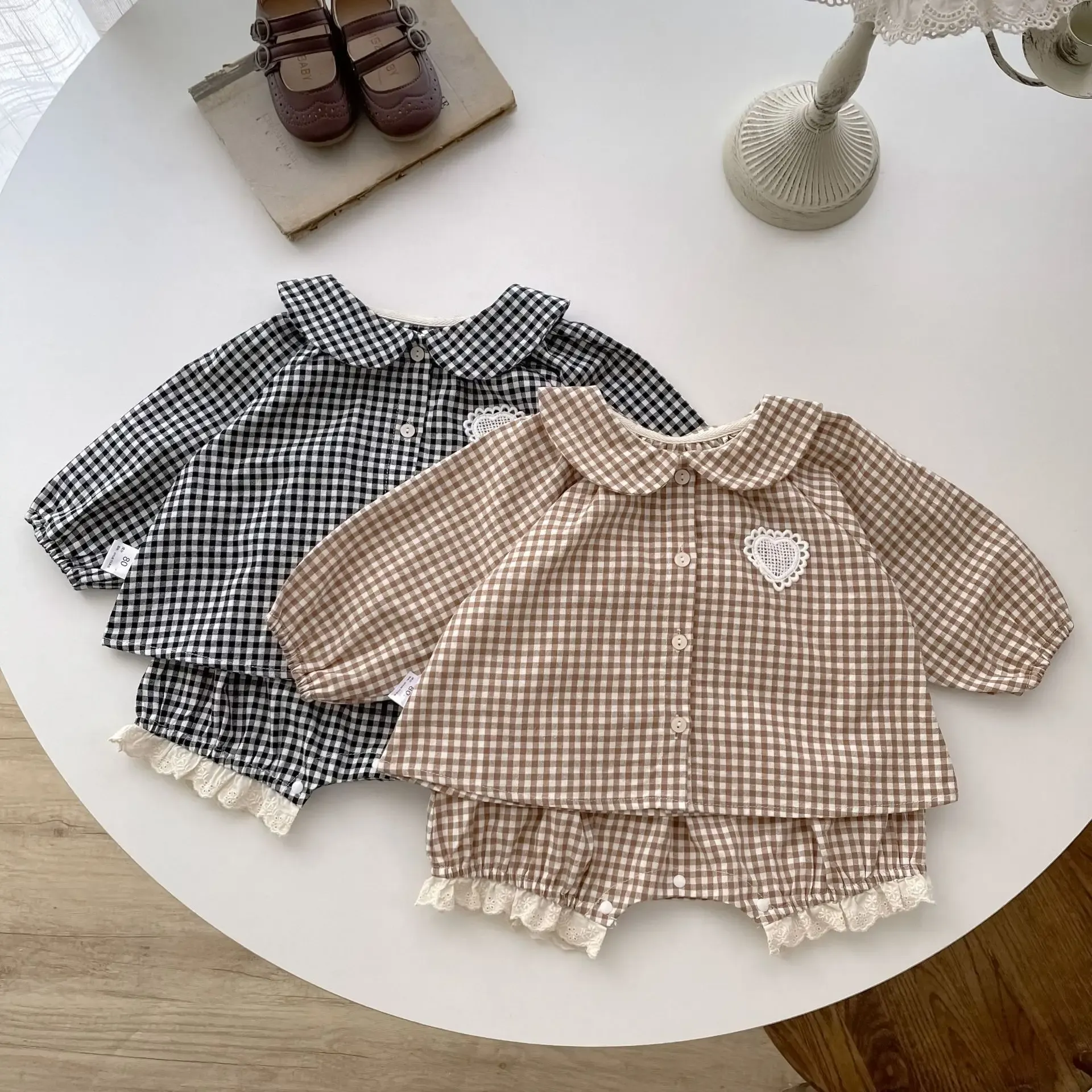 Uppsättningar 7507 2023 Autumn 2pc Baby Girls Clothes Set Place Spets bomullsblus och byxor Småbarn Girl Clothes Girls Clothes