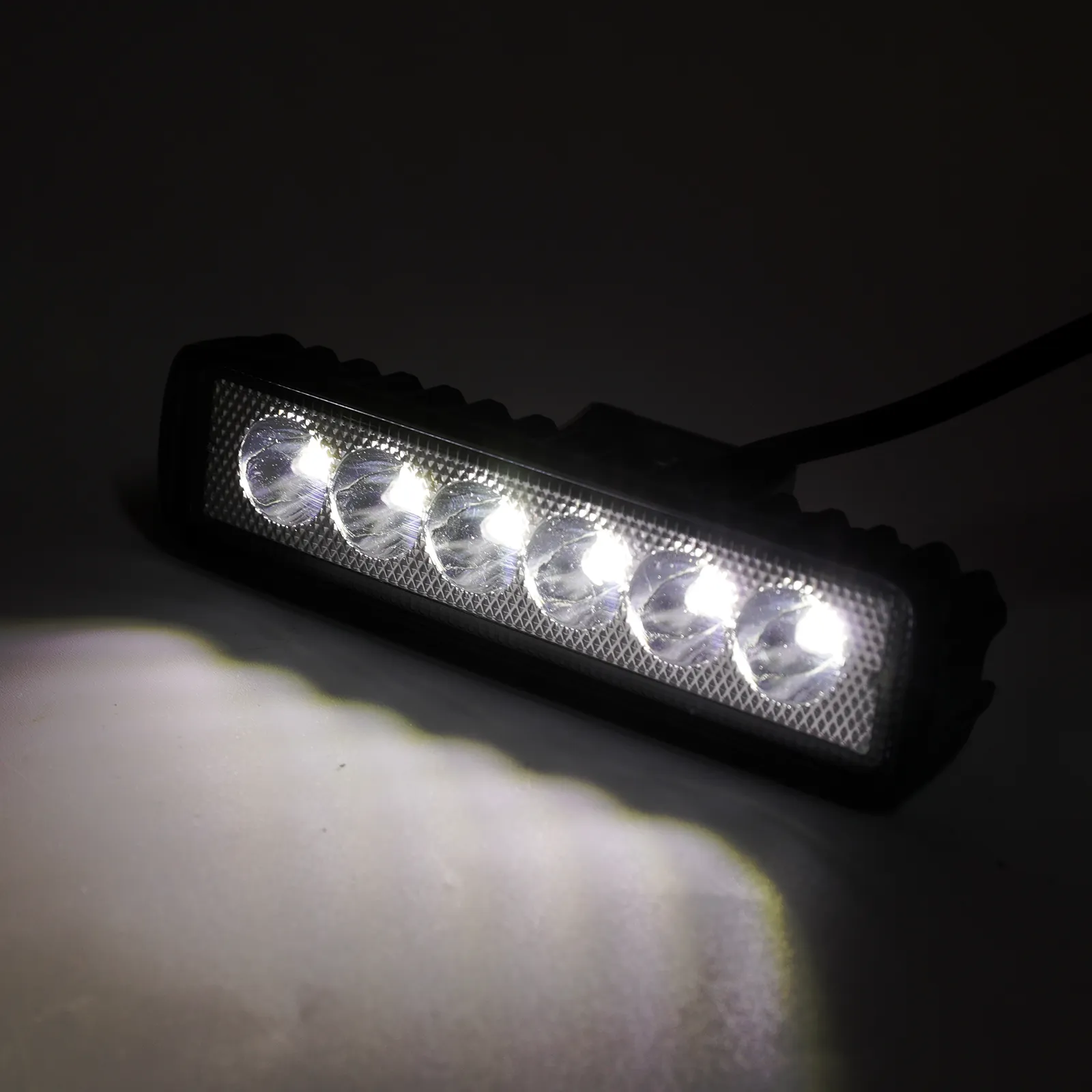 RIGIDON 2 stuks led-werklichtbalk, 6 inch 18W schijnwerper, 12V 24V rijverlichting lamp voor auto off-road boot vrachtwagen 4x4 SUV ATV tractoren graafmachine, 6000K wit, mistlamp
