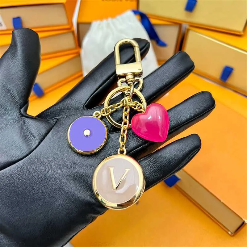 Designer Keychain Luxury Bag Charm Heart Shaped Key Chain Fashion Pendants Gold Keyring Car Ornament Keychains