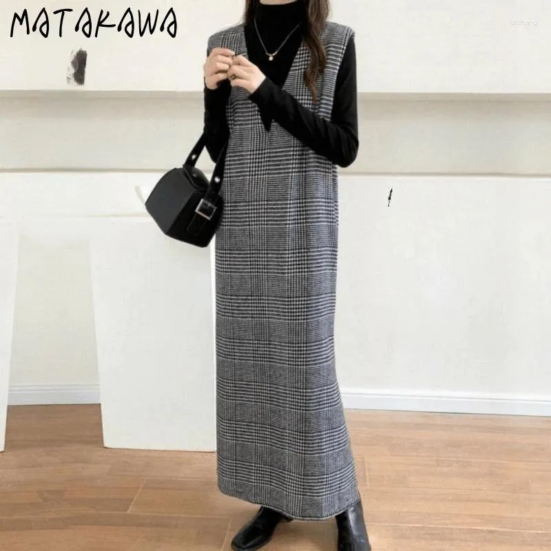 Casual Dresses Matakawa Woolen Plaid Women V Neck Autumn Winter Sleeveless Vestidos Mujer Korean Fashion Chic Elegant Long Dress