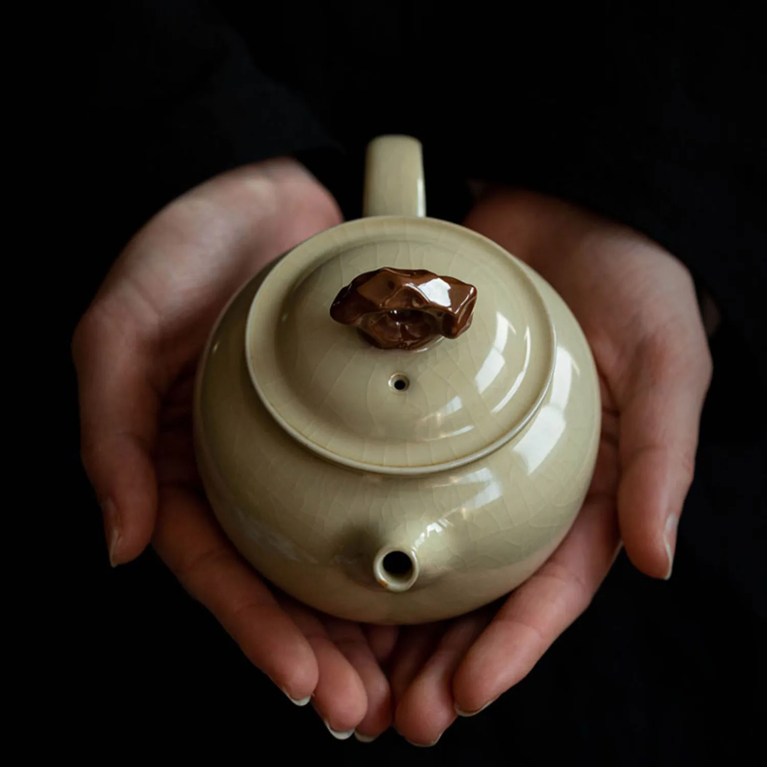 230ml Bean Yellow Ru Kiln Ceramic Teapot Taihu 수제 석재 싱글 포트 필터 오픈 조각 차 메이커 Kettle Kung Fu Tea Set