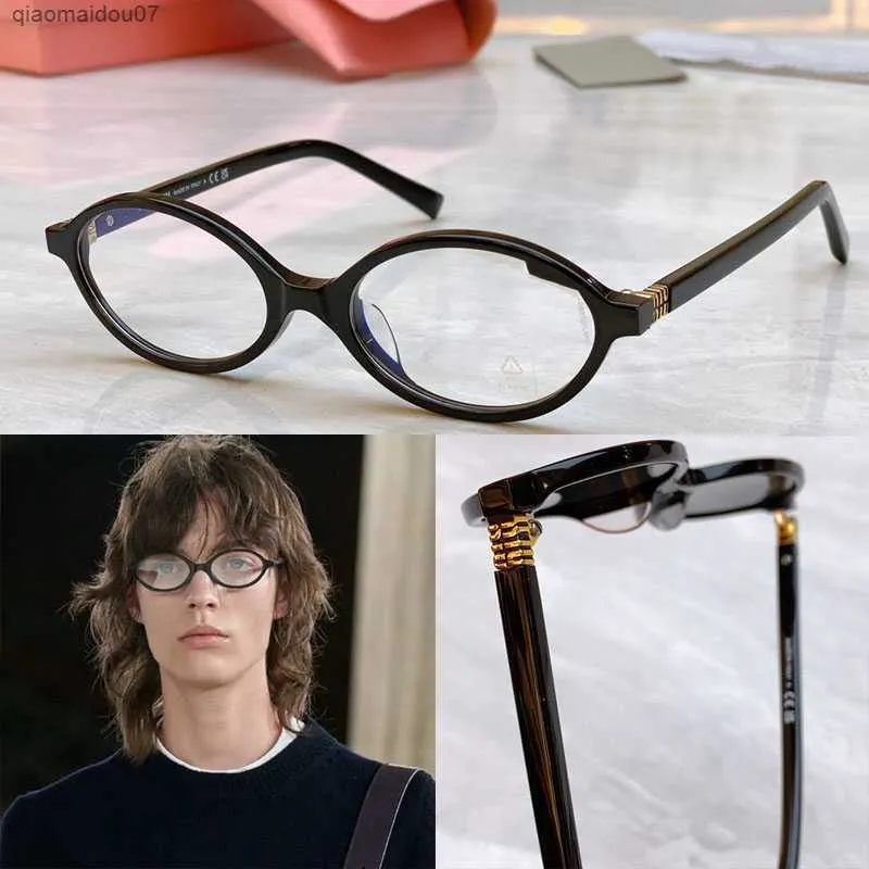 Sunglasses From THE RUNWAY M Regard sunglasses fashionable retro men and women acetate oval frame thin edge and ultra flat lens temple with metal niu symbol SMU04ZF st